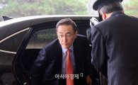 [포토]출근하는 김수남 신임 검찰총장