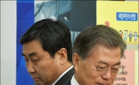 [포토]어색한 문재인 대표와 이종걸 원내대표