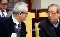 [포토]대화 나누는 송위섭-이병균