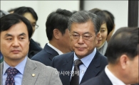 [포토]회의 참석하는 문재인 대표