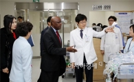 로베르토 파워스 주한미국 총영사,전남대병원 ‘감사 방문’