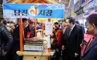 [포토]이낙연 전남도지사,  ‘남진 야시장’ 방문