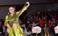 [포토]화려한 몽골의 아가씨춤 