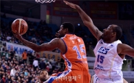 [포토]포웰, '뒤에선 날 못 막아'