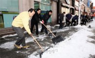 김생기 정읍시장 등 정읍시공무원 제설작업 ‘구슬땀’