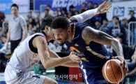 [포토]에밋, '가뿐하게 뚫는다'