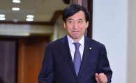 [포토]경제동향간담회 참석하는 이주열 총재 
