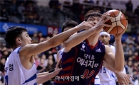 [포토]이승현, '팔 치워! 파울이야!'