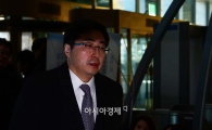 [포토]그림자 드리운 이시카네 기미히로 日 국장 