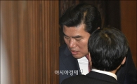 [포토]본회의장에서 만난 원유철·이종걸