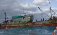 중국 불법 어선에 서해 꽃게 어획량 급감
