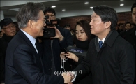 [포토]악수하는 문재인·안철수
