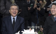 [포토]활짝 웃는 문재인·안철수