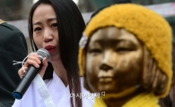 [포토]소녀상 옆 눈물 흘리는 독립소녀 