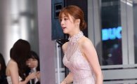 [포토] 'MBC 연기대상' 최예슬, 드레스 사이 아찔한 각선미