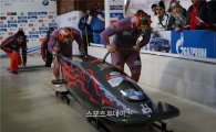 봅슬레이 원윤종·서영우, 월드컵 대회서 동메달…故 로이드 코치에 바쳐