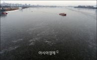 [포토]'한강 얼음을 깨자'