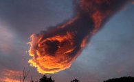 파이어볼 움켜쥔 신의 주먹? 환상입니다, 거대한 불꽃 구름입니다