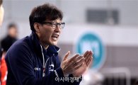 [포토]선수들 독려하는 강재원 감독