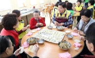 [포토]조길형 영등포구구청장 설맞이 요양원 봉사