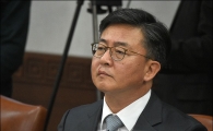 홍용표 "'전쟁하자'는 北…대화에 매달려선 안돼" 