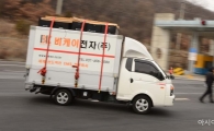 [포토]짐 가득 실은 입경 차량들 