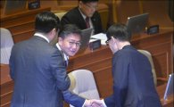 홍용표 '北자금' 논란 종지부?..."임금, 핵·미사일에 사용"
