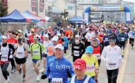 [포토]추위야 가라~함차게 출발하는 마라토너들