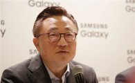 [MWC2016]고동진 "갤S7, '물샐틈 없다'…전작보다 더 팔것"