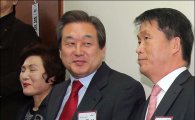 [포토]면접 기다리는 김무성 대표
