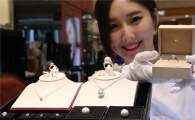 아이파크百 "1캐럿 사면 다이아몬드 3개를 덤으로 드립니다"