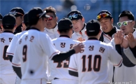 [포토]한화, '시범경기 3연승 하이파이브'