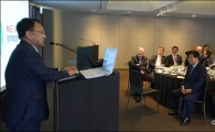[포토]강연하는 유일호 경제부총리