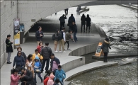 [포토]관광객들로 북적이는 청계천