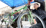 [포토]광주시 북구, 자전거 이동 수리센터 운영