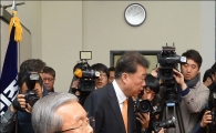 [포토]입장 표명 밝힌 김종인 대표