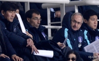 [포토]올림픽 대표팀 경기 관전하는 슈틸리케 감독