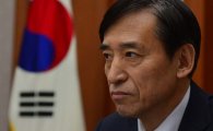 '한국판 양적완화' 논란의 배경은?