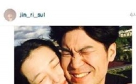 설리·최자 백허그 사진에 한 외국인 "혹시 그 남자는…"