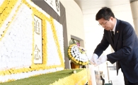 염태영시장 세월호 2주기 맞아 수원연화장 찾아 분향