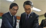 [포토]박원순 시장, 투표함 점검