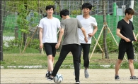 [포토]초여름 더위속 운동