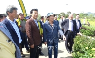 [포토]손학규 전 민주당 대표, 함평나비축제장 방문