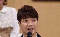 박수홍, 조영남 대타로 ‘라디오시대’ 임시 DJ 맡아