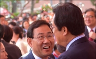[포토]격하게 포옹하는 주호영·정진석
