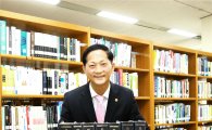 이재준 의원 '희귀도서' 경기도의회 도서관에 기증 