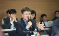 [포토]정보보호산업 간담회 주재하는 최양희 장관