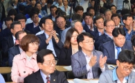 [포토]박수치는 농축산업 관계자들 