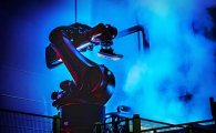 아디다스, 24년만에 독일 생산 재개…'로봇자동화 덕'