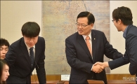 정의화 전 국회의장 "대통령 하야 더 큰 혼란"